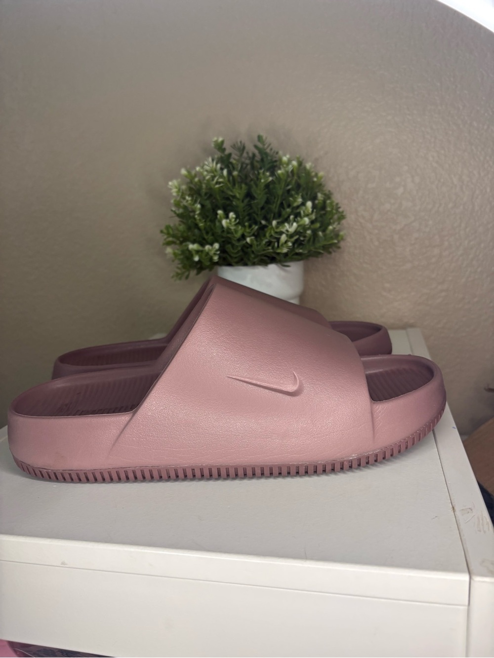 Nike Calm Slide Sandals Mauve Pink Women’s Foam Slides Water Resistant - Picture 6 of 7